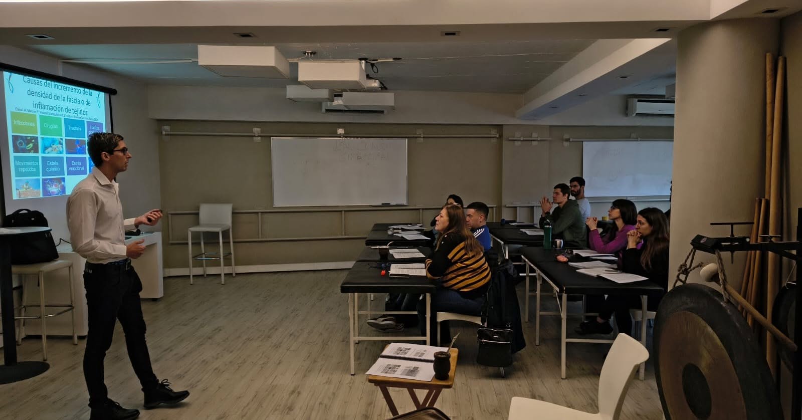 Clase teórica de Daniel Hernández con alumnos de VM1